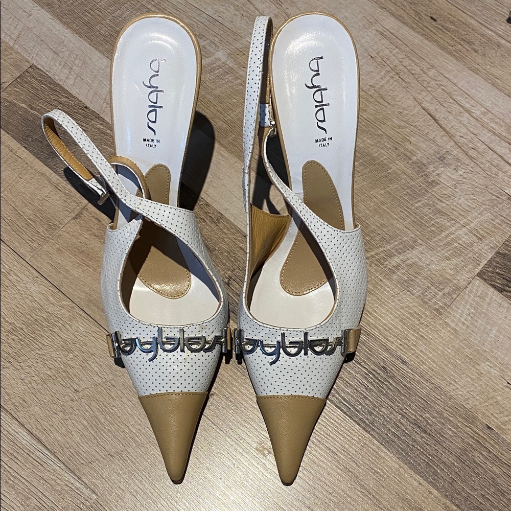 Byblos Cream and Tan Pointed Slingback Heels